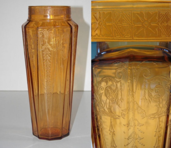 Cambridge #1105 Vase w/ Cleo & #1008 Border Etch