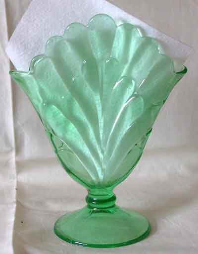 Central #1820 Fan Vase