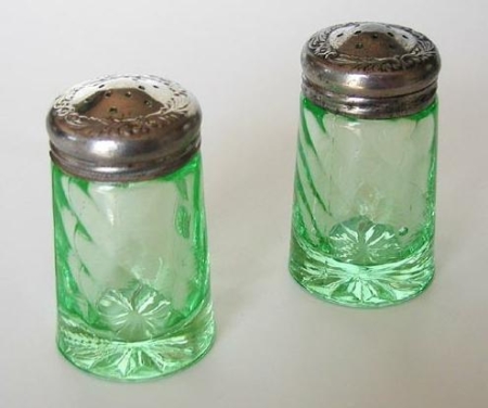 U. S. Glass Swirl Shakers