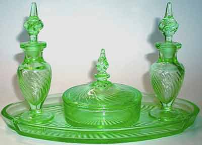 Tiffin #15331 Milady Dresser Set