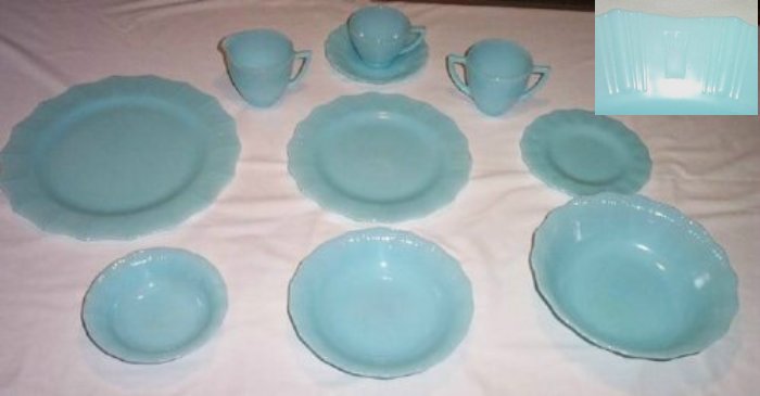 Pyrex Crown in Robin's Egg Blue