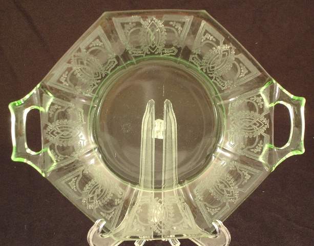 Indiana # 602 Handled Plate w/ Laurel Etch