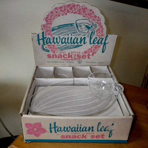 Federal Hawaiian Leaf Snack Set