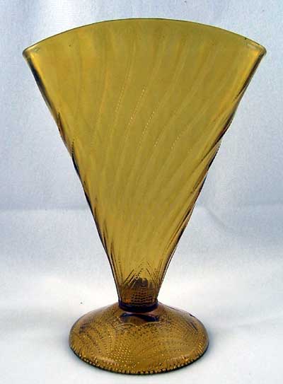 L. E. Smith #  199 Romanesque Fan Vase