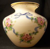 Cambridge #1309 Vase w/ Charlton Decoration