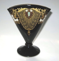 Central Fan Vase w/ Unknown Decoration