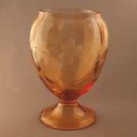 Central Vase w/ Loop Optic & Unknown Cutting