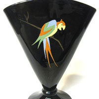 Central Fan Vase w/ Tropical Bird Decoration