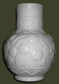 Fenton #1561 Apple Tree Vase