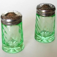 U. S. Glass Swirl Shakers