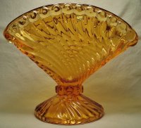 Westmoreland #1842 Swirl and Ball Fan Vase