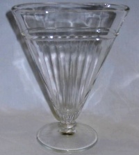 Diamond # 900 Adam's Rib Fan Vase
